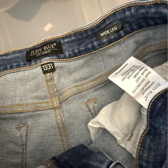 Judy Blue Wide Leg Distressed Cropped Jeans Size 31 - Picture 5 of 10